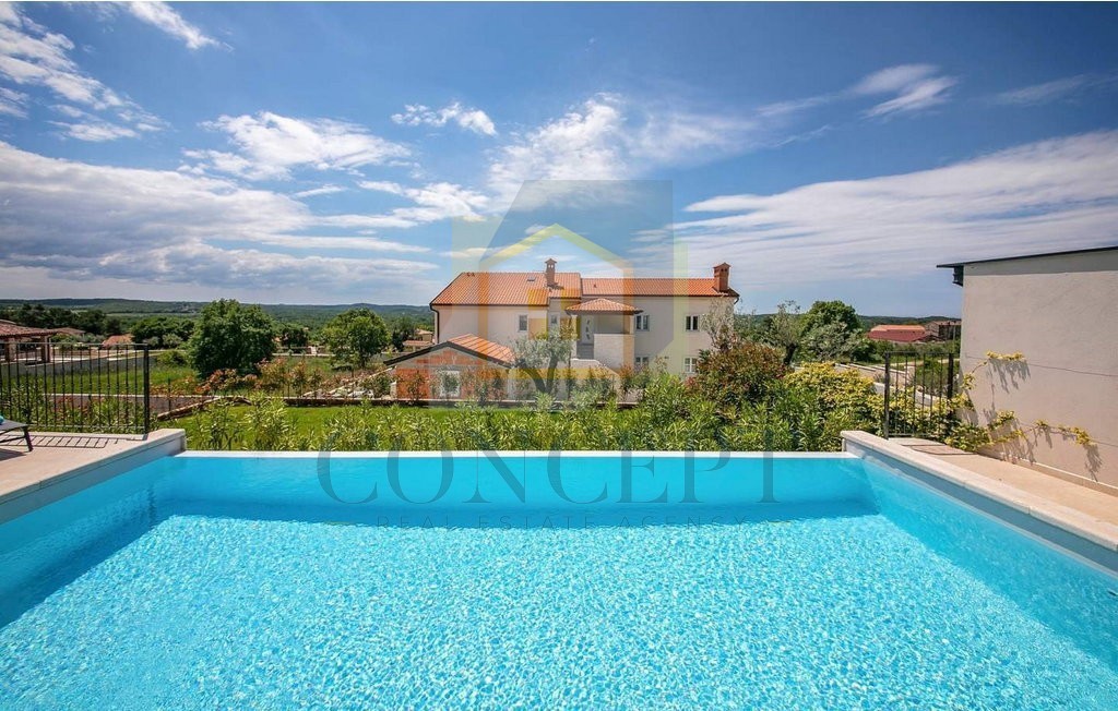 Poreč, dintorni, Splendida villa con 4 camere da letto in una bella posizione, a 15 km dal mare