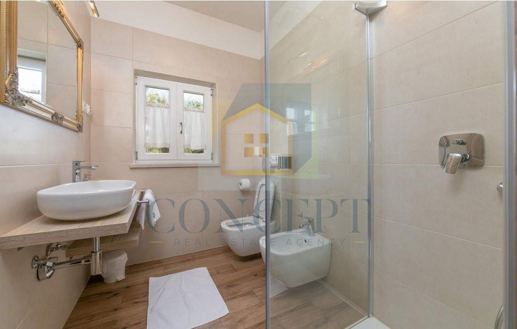 Poreč, dintorni, Splendida villa con 4 camere da letto in una bella posizione, a 15 km dal mare