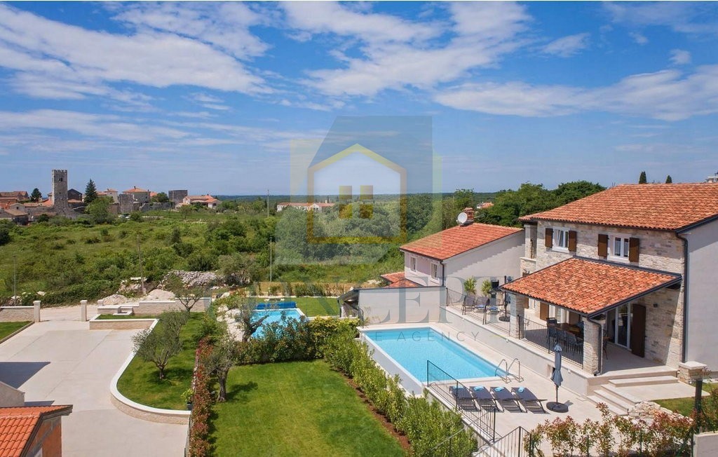 Poreč, dintorni, Splendida villa con 4 camere da letto in una bella posizione, a 15 km dal mare