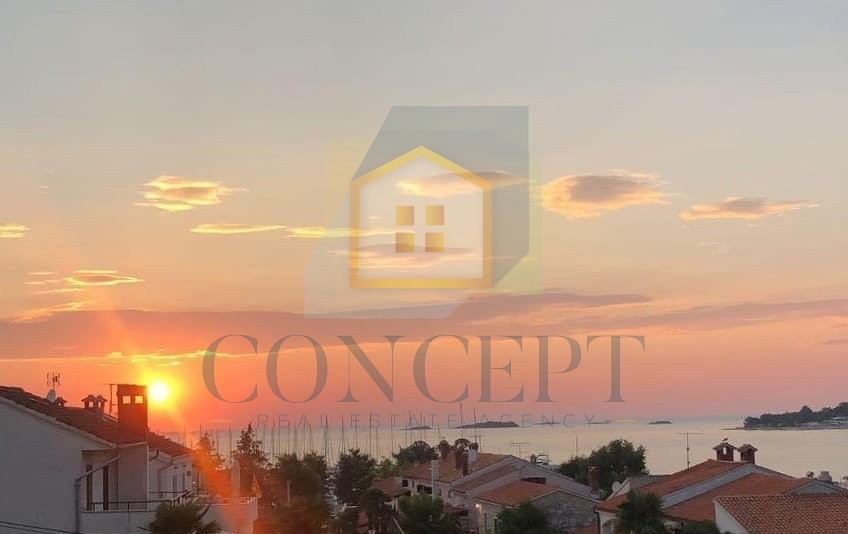 Poreč, Funtana, Appartamento al 3° piano con vista mare, 200 m dal mare