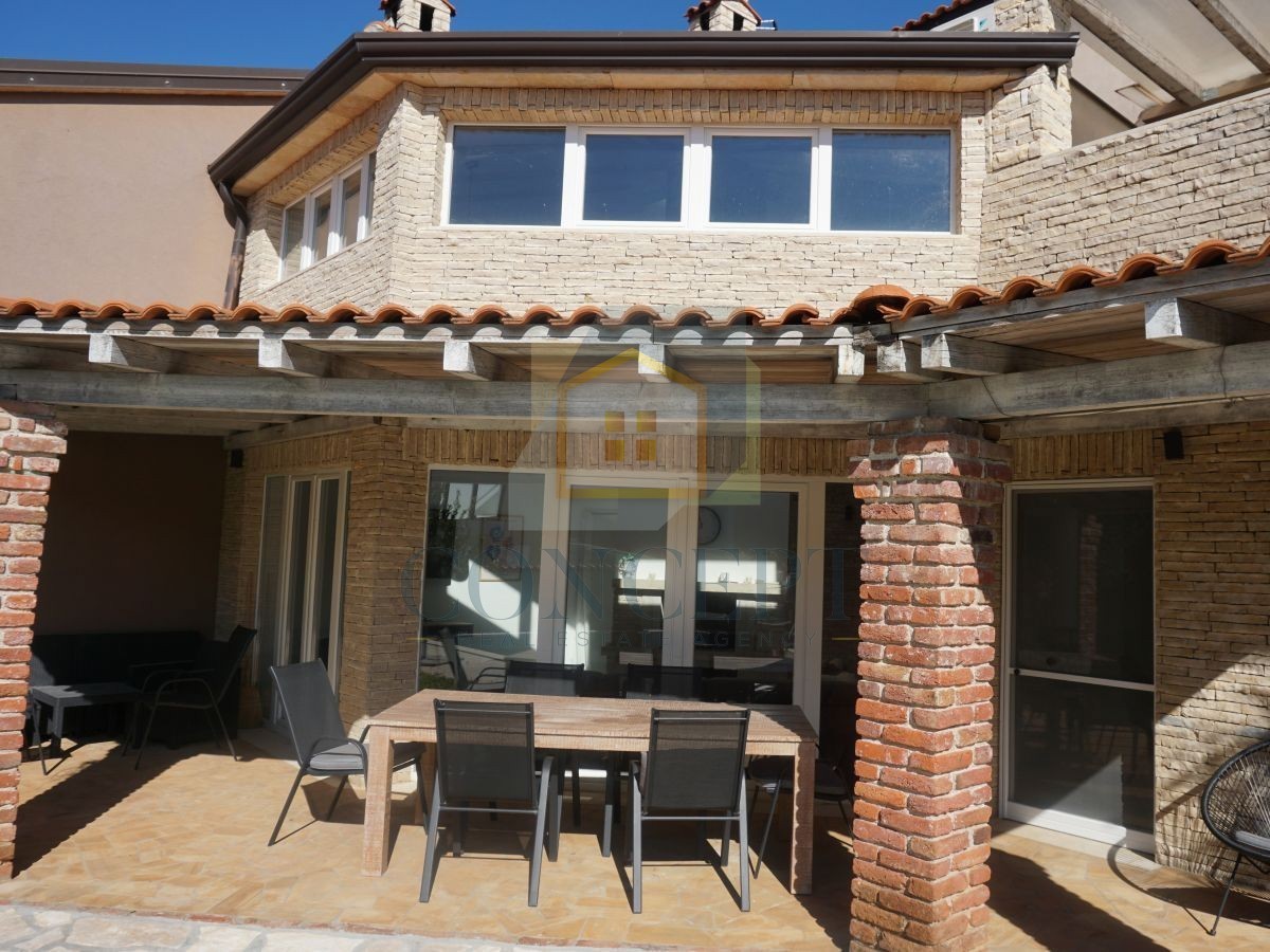 Poreč, Višnjan, dintorni, Casa familiare doppia con piscina, 13 km dal mare