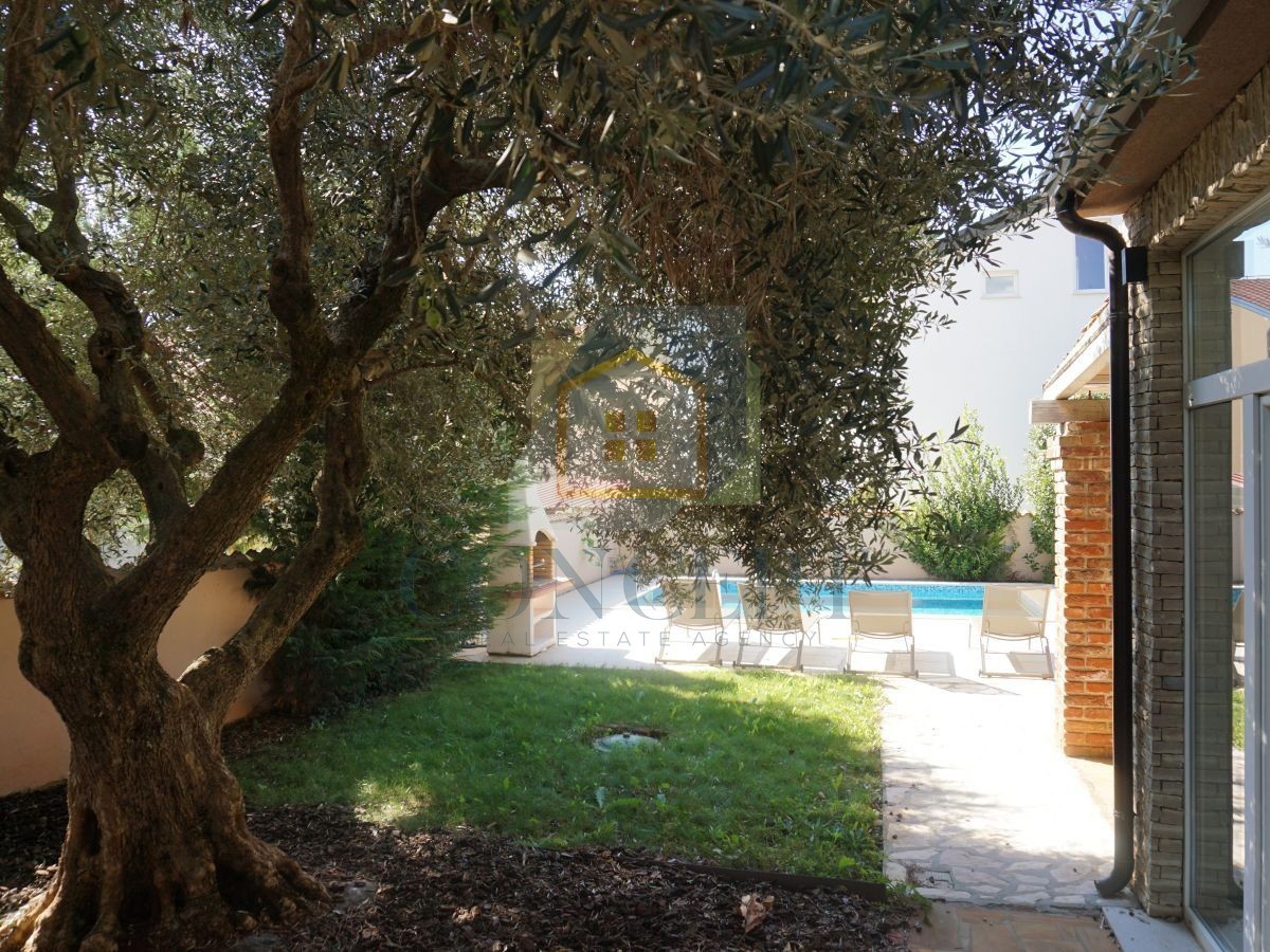 Poreč, Višnjan, dintorni, Casa familiare doppia con piscina, 13 km dal mare