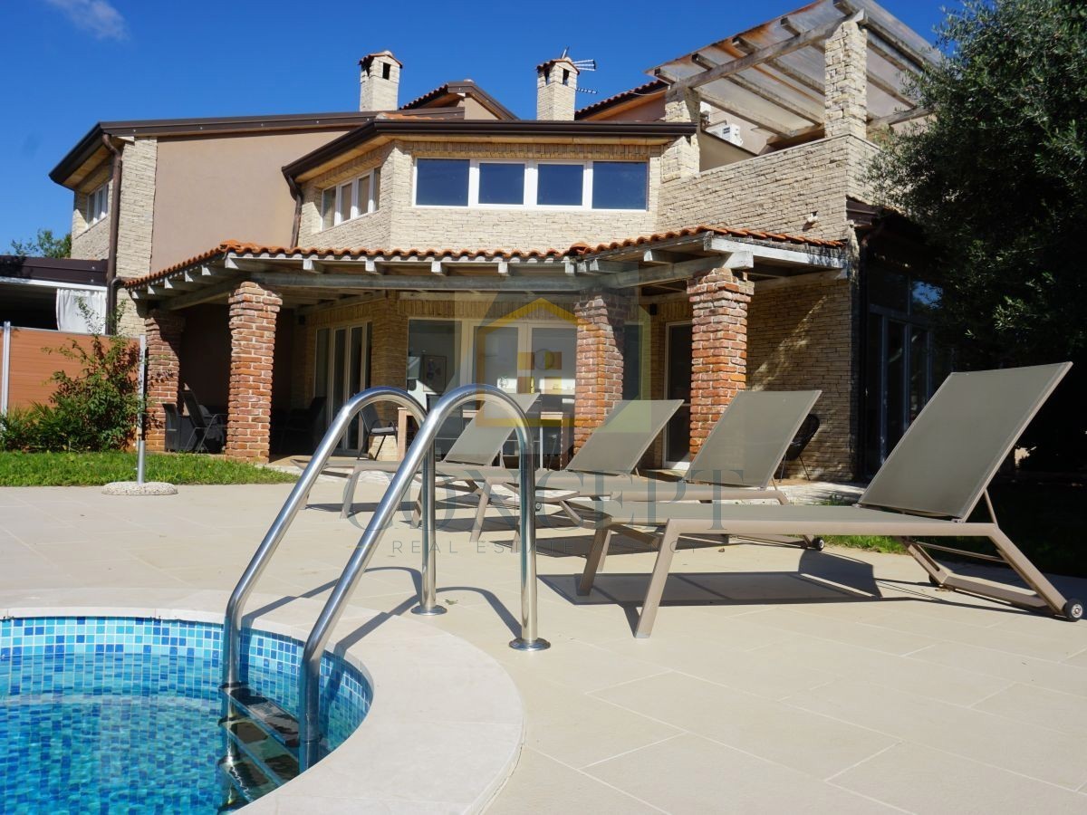 Poreč, Višnjan, dintorni, Casa familiare doppia con piscina, 13 km dal mare