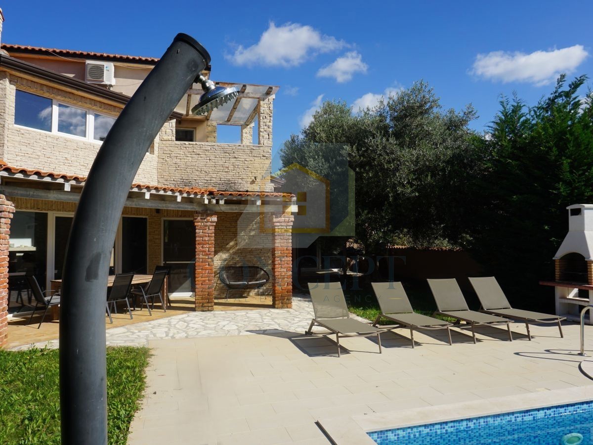 Poreč, Višnjan, dintorni, Casa familiare doppia con piscina, 13 km dal mare