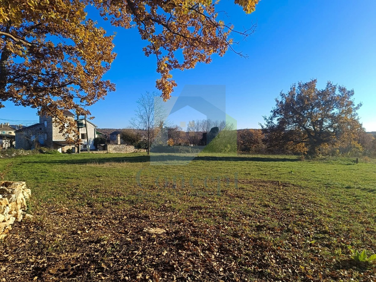 Poreč, dintorni, Terreno edificabile ai margini di un piccolo villaggio