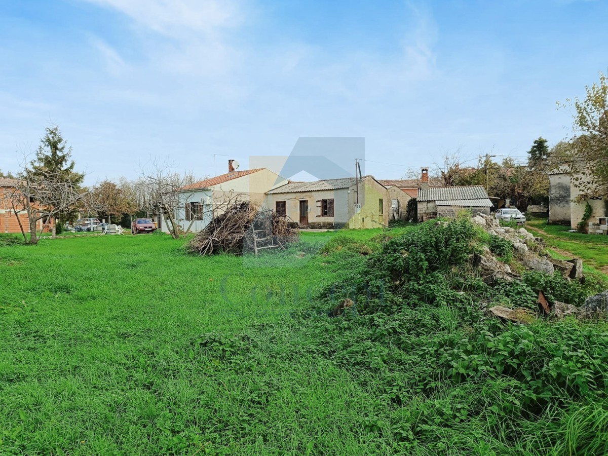 Poreč, zona circostante - Terreno edificabile al confine della zona edificabile con vista mare