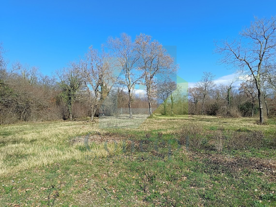 Poreč, Tar - PREZZO RIDOTTO - Terreno edificabile zona T2 a 1,5 km dal mare