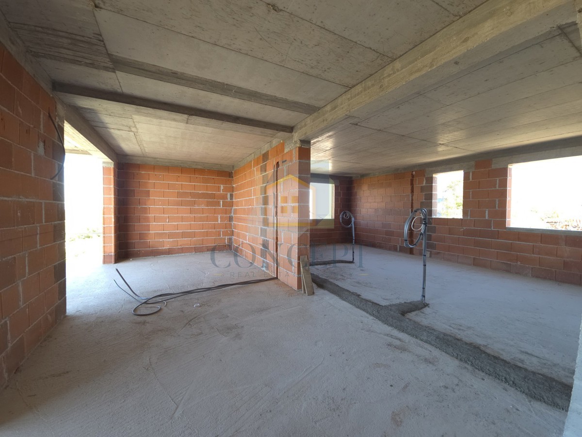 Poreč, dintorni, Appartamento al 1° piano di un edificio con ascensore e vista mare, 7 km dal mare