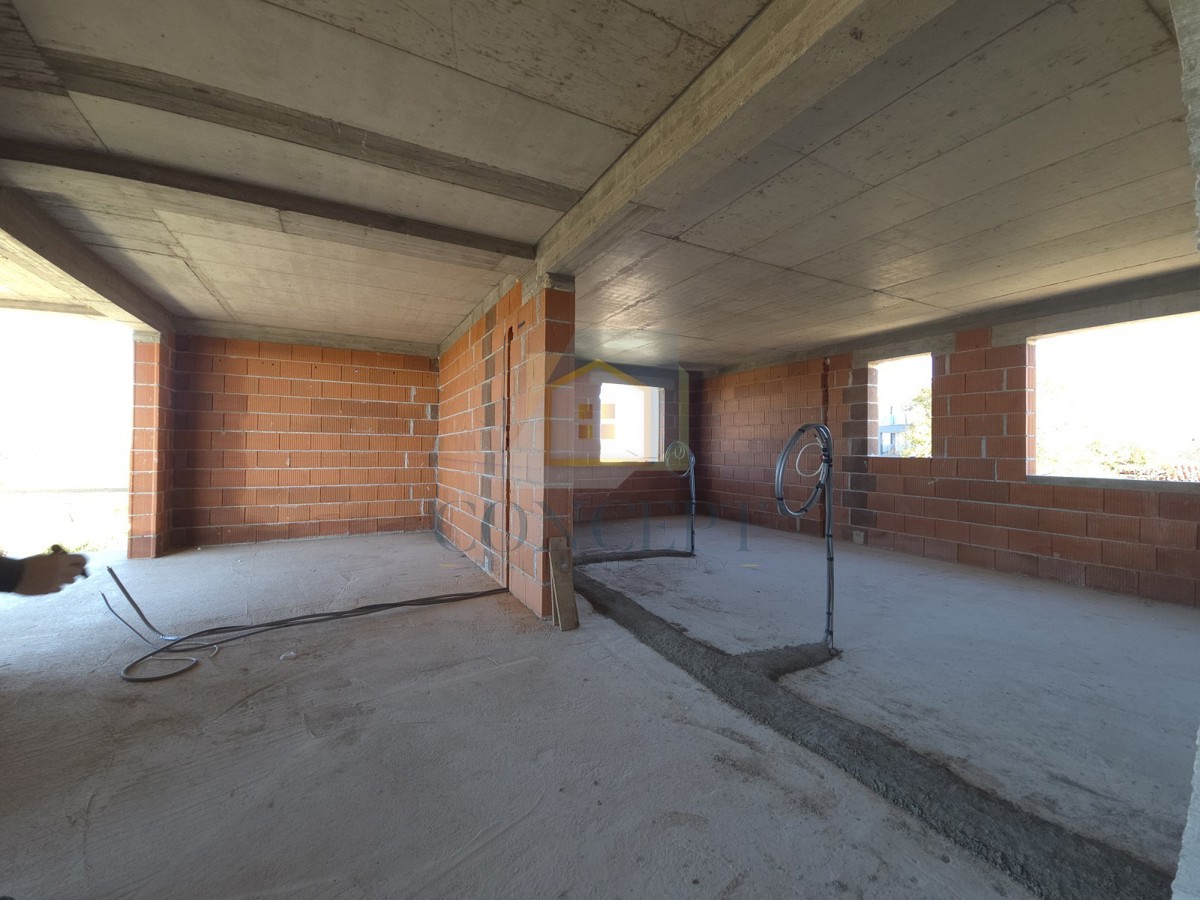 Poreč, dintorni, Appartamento al 1° piano di un edificio con ascensore e vista mare, 7 km dal mare