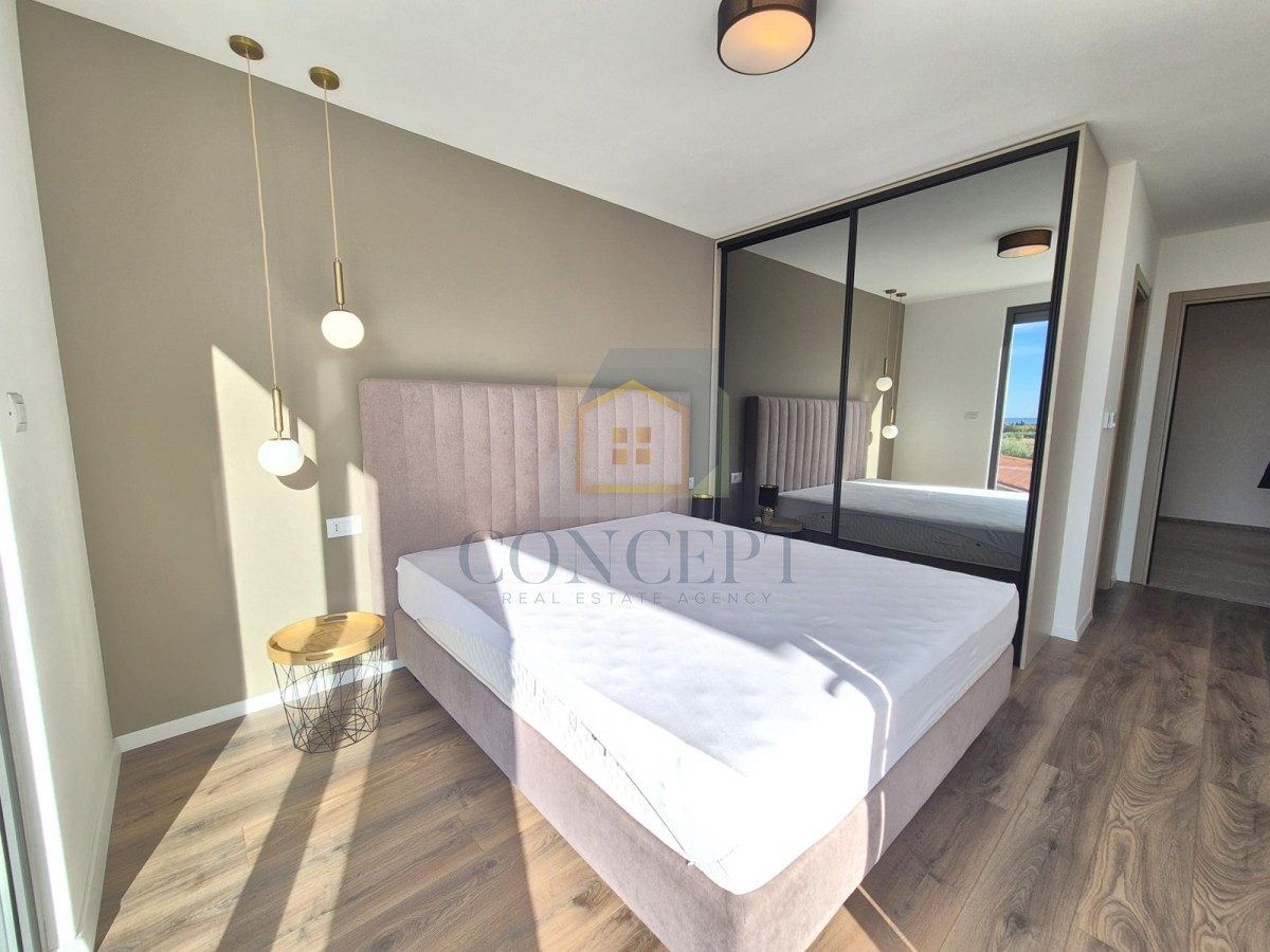 Poreč, dintorni, Appartamento al 1° piano con tre camere da letto e vista mare, 4 km dal mare