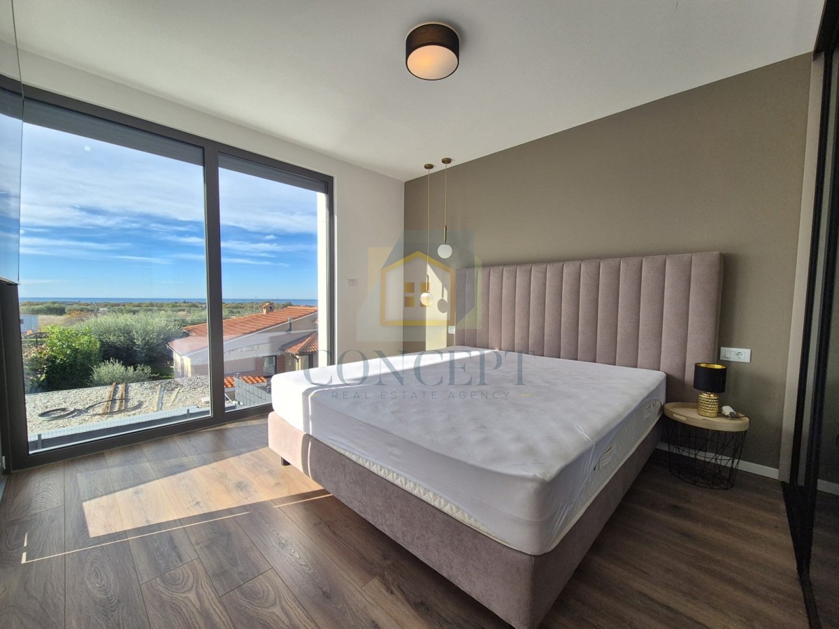 Poreč, dintorni, Appartamento al 1° piano con tre camere da letto e vista mare, 4 km dal mare