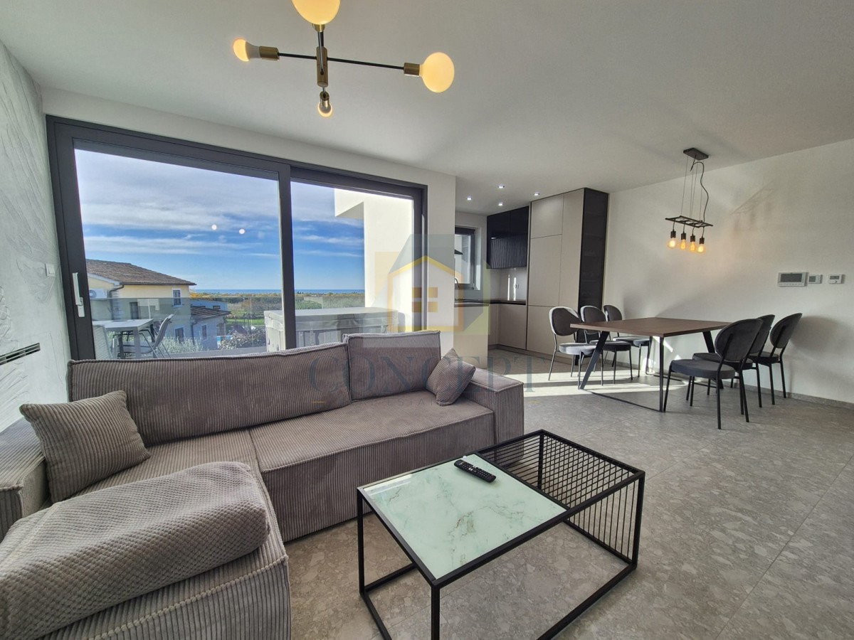 Poreč, dintorni, Appartamento al 1° piano con tre camere da letto e vista mare, 4 km dal mare