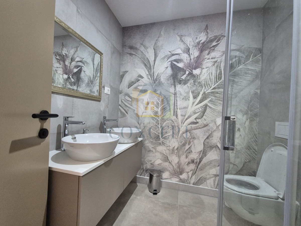 Poreč, dintorni, Appartamento al 1° piano con tre camere da letto e vista mare, 4 km dal mare