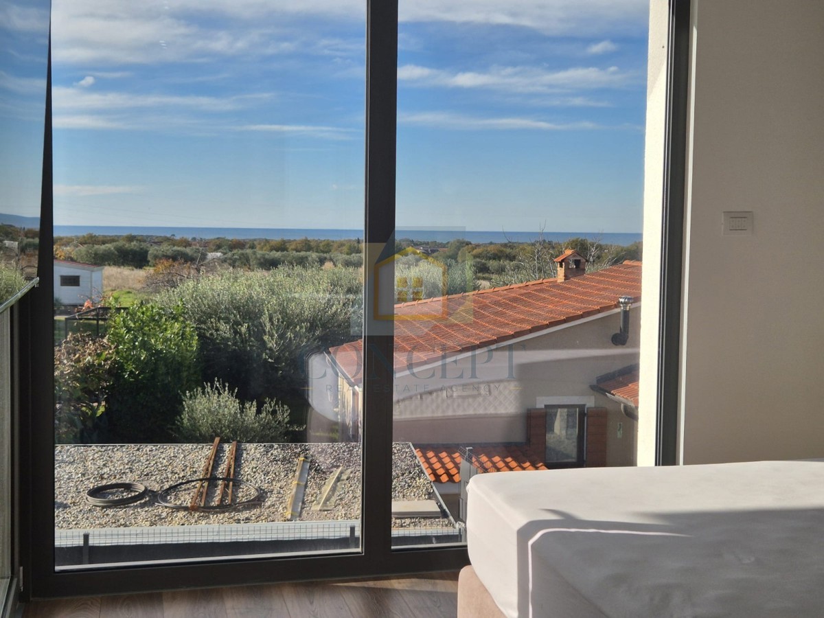 Poreč, dintorni, Appartamento al 1° piano con tre camere da letto e vista mare, 4 km dal mare