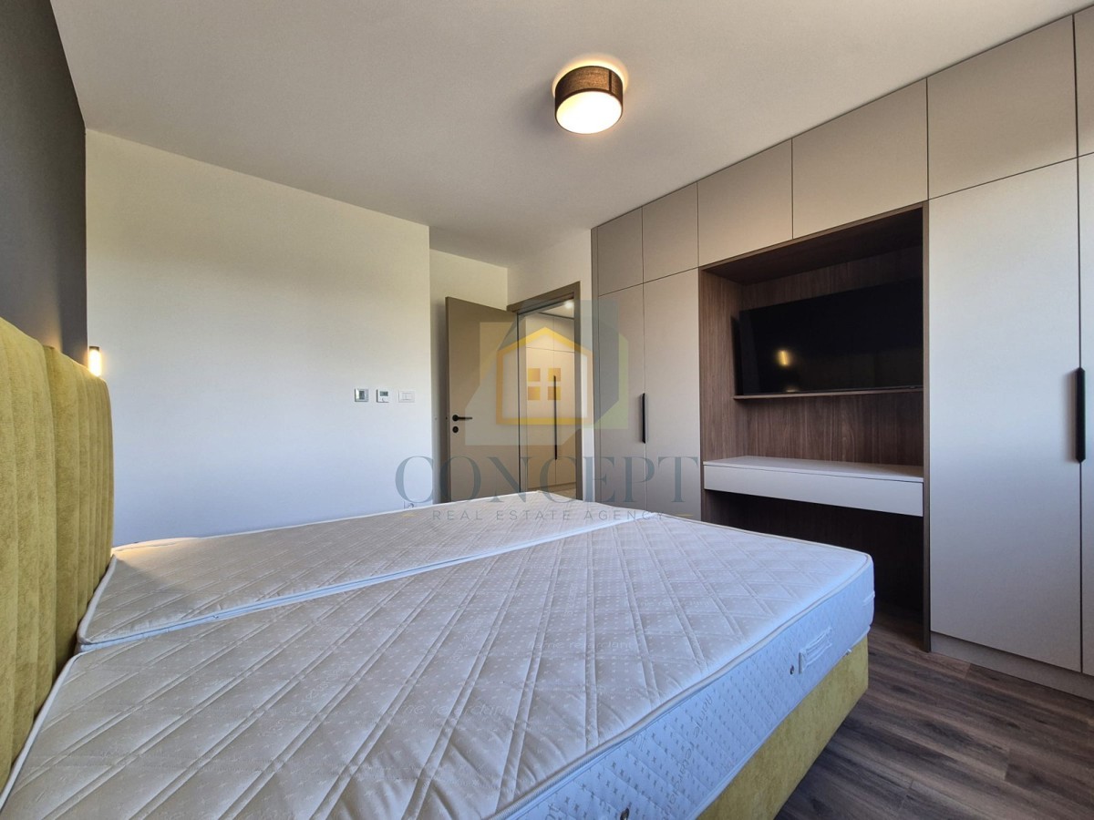 Poreč, dintorni, Appartamento al 1° piano con tre camere da letto e vista mare, 4 km dal mare