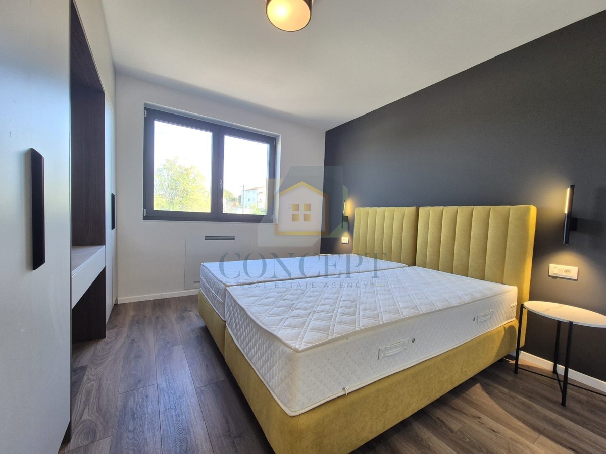 Poreč, dintorni, Appartamento al 1° piano con tre camere da letto e vista mare, 4 km dal mare