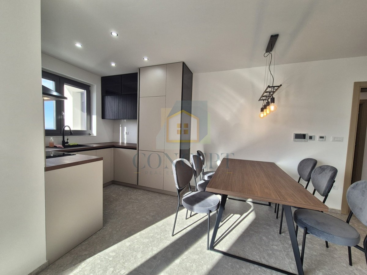 Poreč, dintorni, Appartamento al 1° piano con tre camere da letto e vista mare, 4 km dal mare