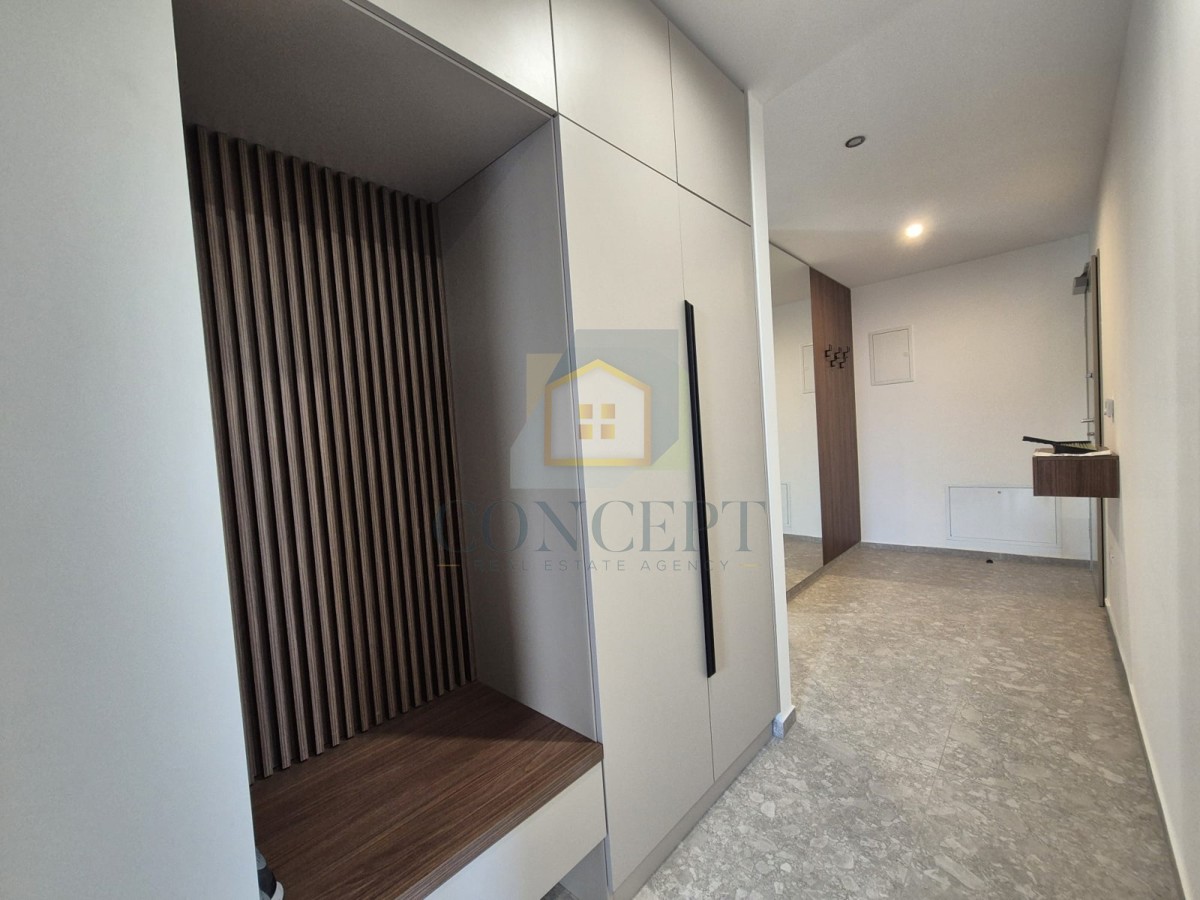 Poreč, dintorni, Appartamento al 1° piano con tre camere da letto e vista mare, 4 km dal mare