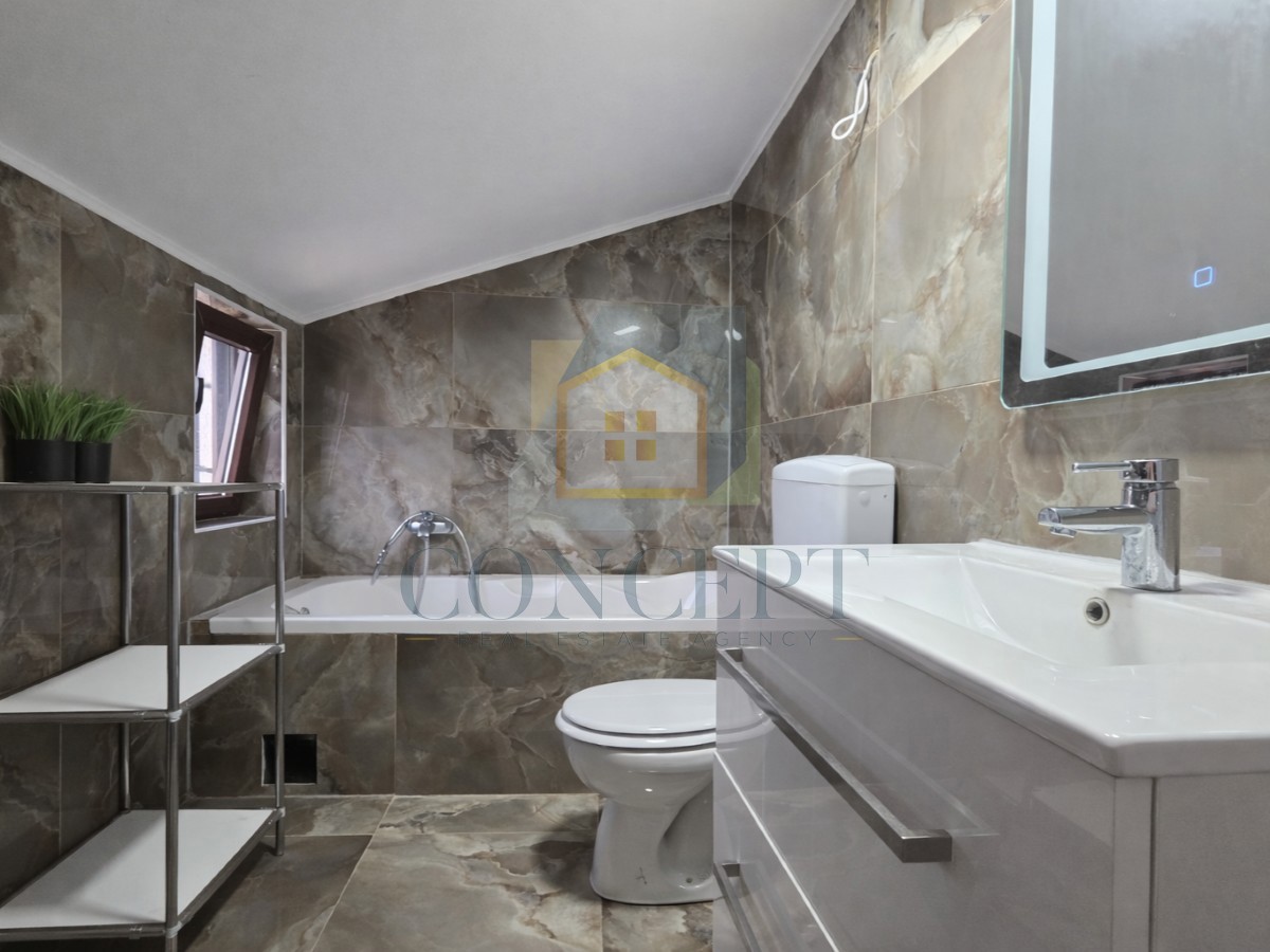 Poreč, Funtana, Ampio appartamento con due camere da letto, a 400 m dal mare