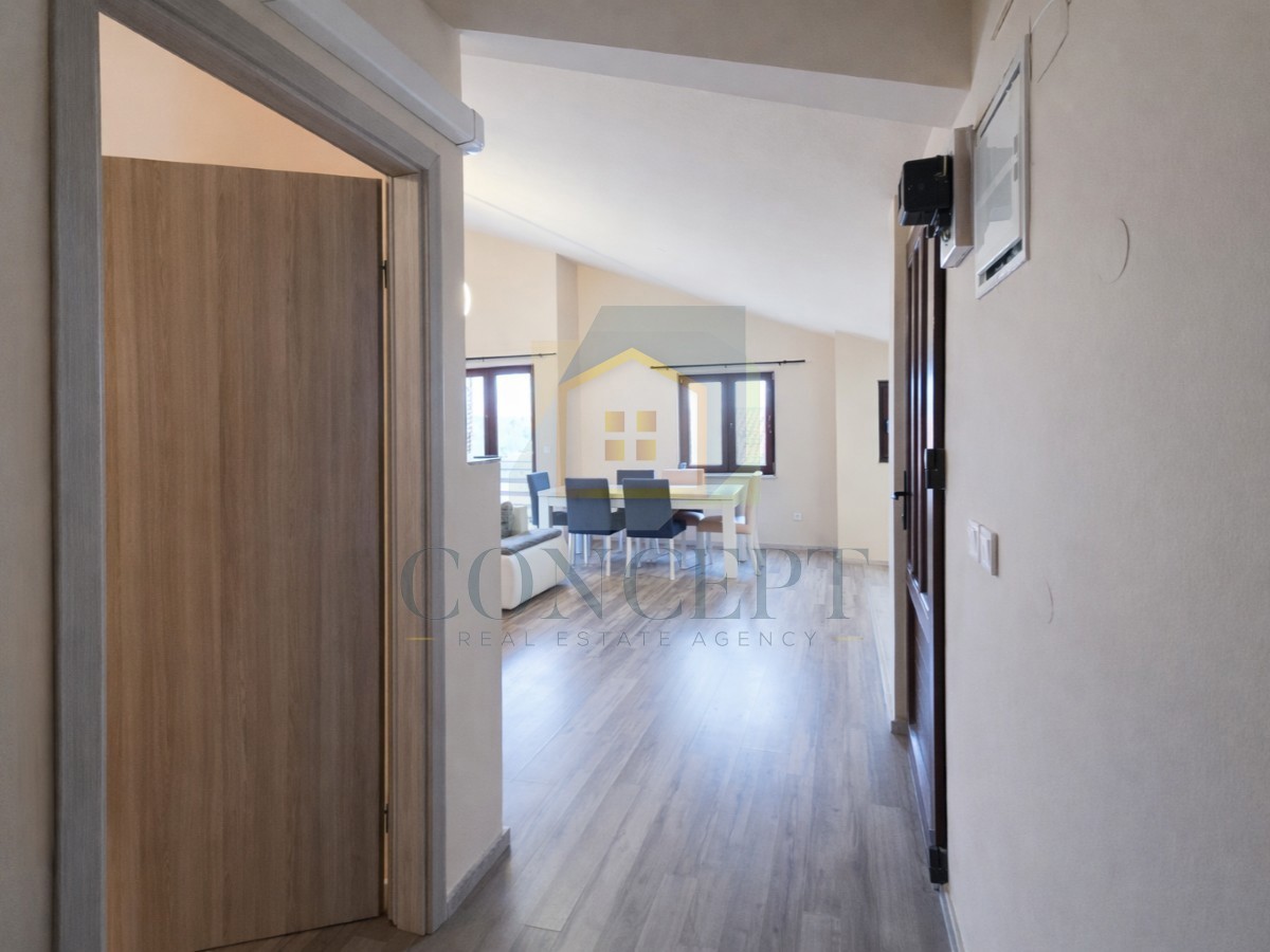 Poreč, Funtana, Ampio appartamento con due camere da letto, a 400 m dal mare