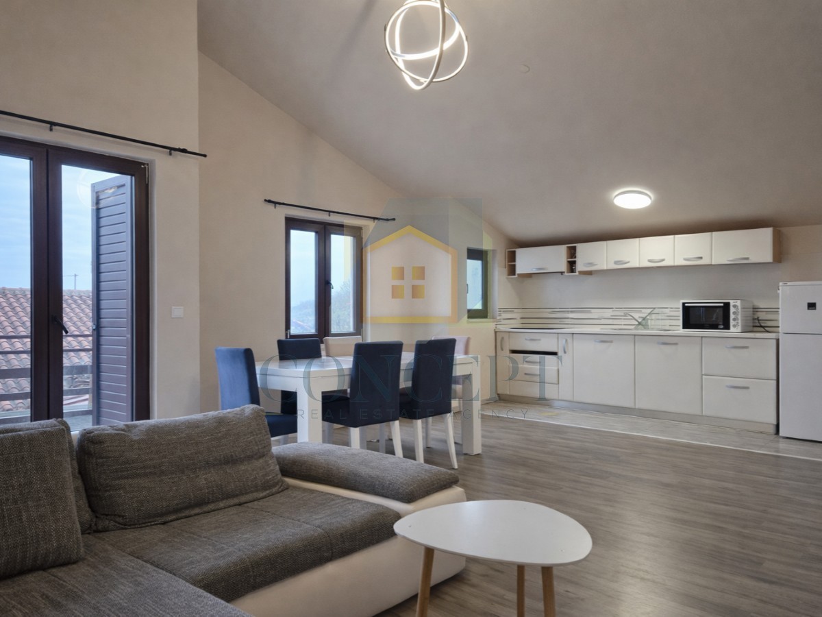 Poreč, Funtana, Ampio appartamento con due camere da letto, a 400 m dal mare