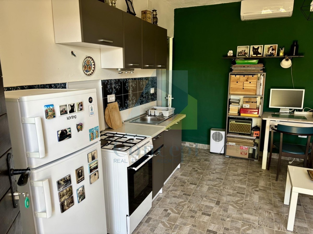 Istra, Grožnjan, Casa bifamiliare con 4 unità abitative e giardino