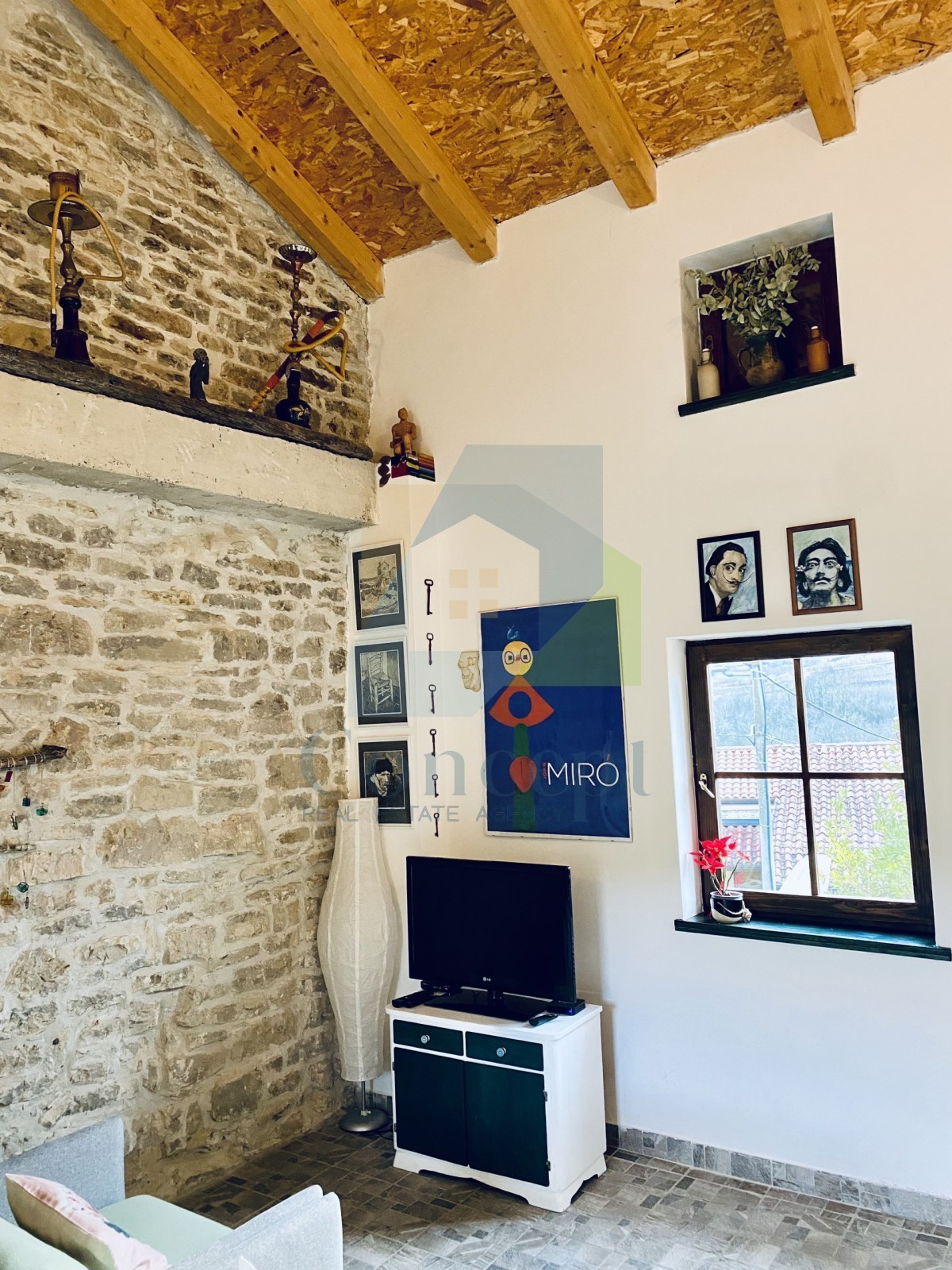 Istra, Grožnjan, Casa bifamiliare con 4 unità abitative e giardino