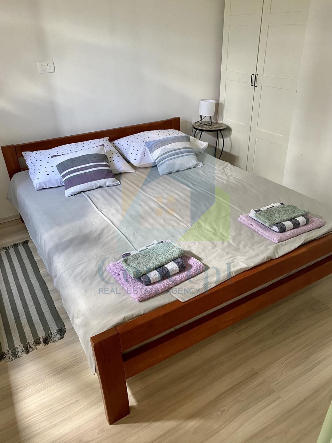 Istra, Grožnjan, Casa bifamiliare con 4 unità abitative e giardino