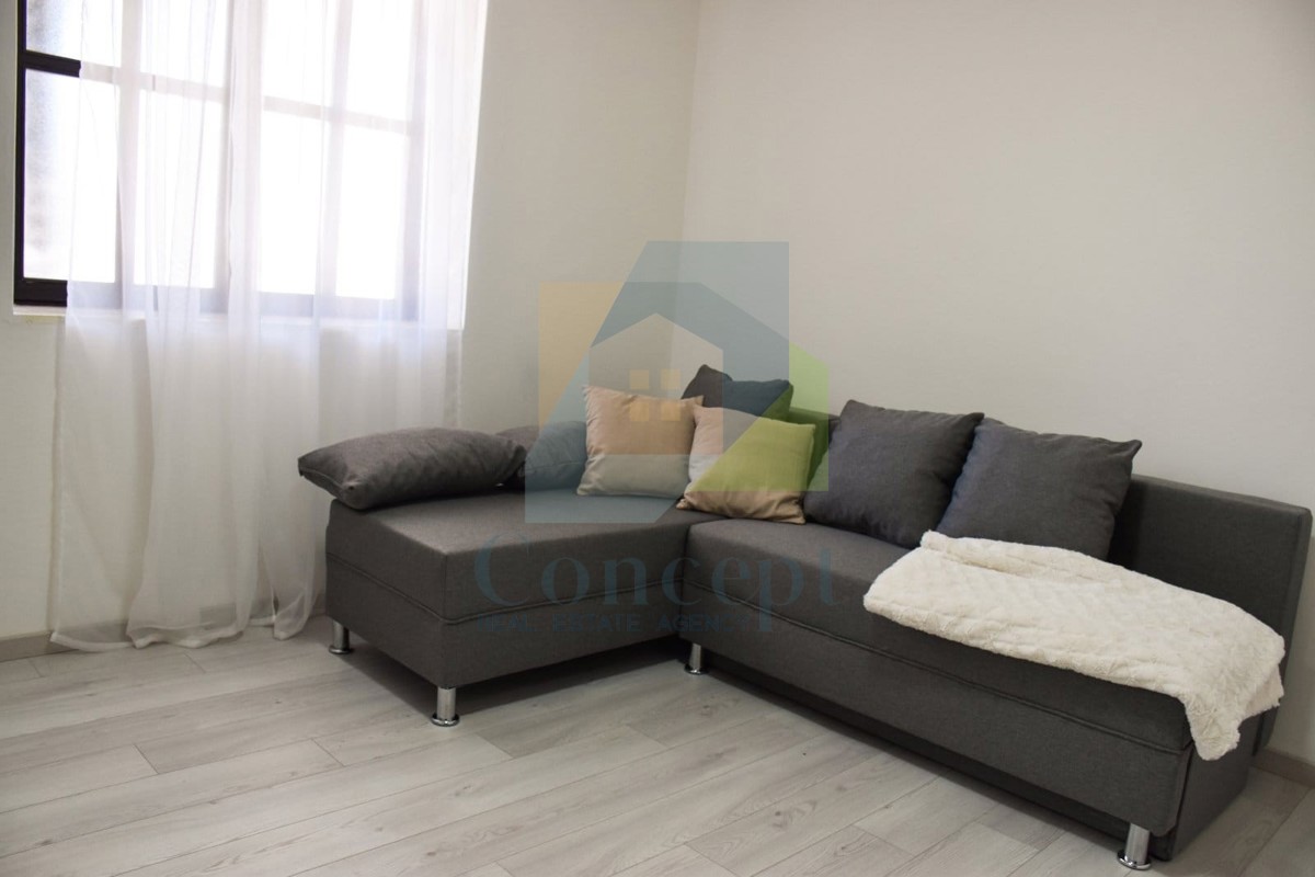 Poreč, centro più ampio, Appartamento e monolocale al piano terra di un edificio di piccole dimensioni, 400 m dal mare.