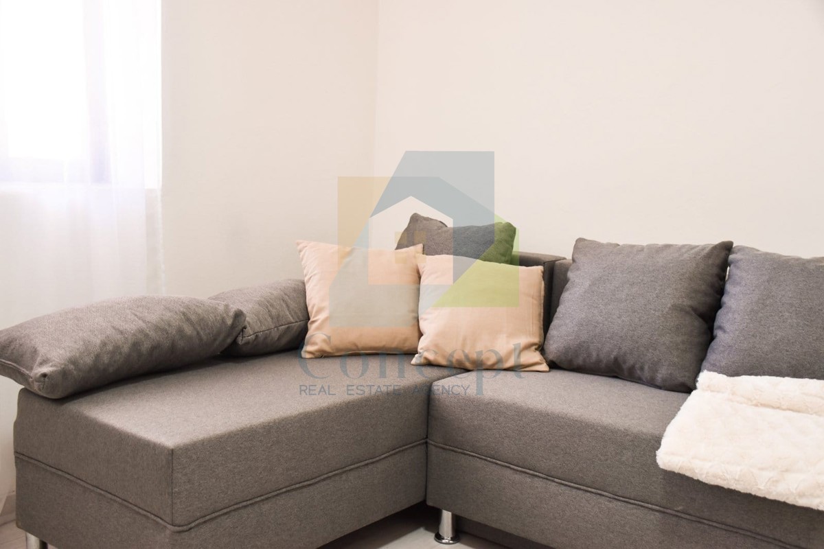 Poreč, centro più ampio, Appartamento e monolocale al piano terra di un edificio di piccole dimensioni, 400 m dal mare.