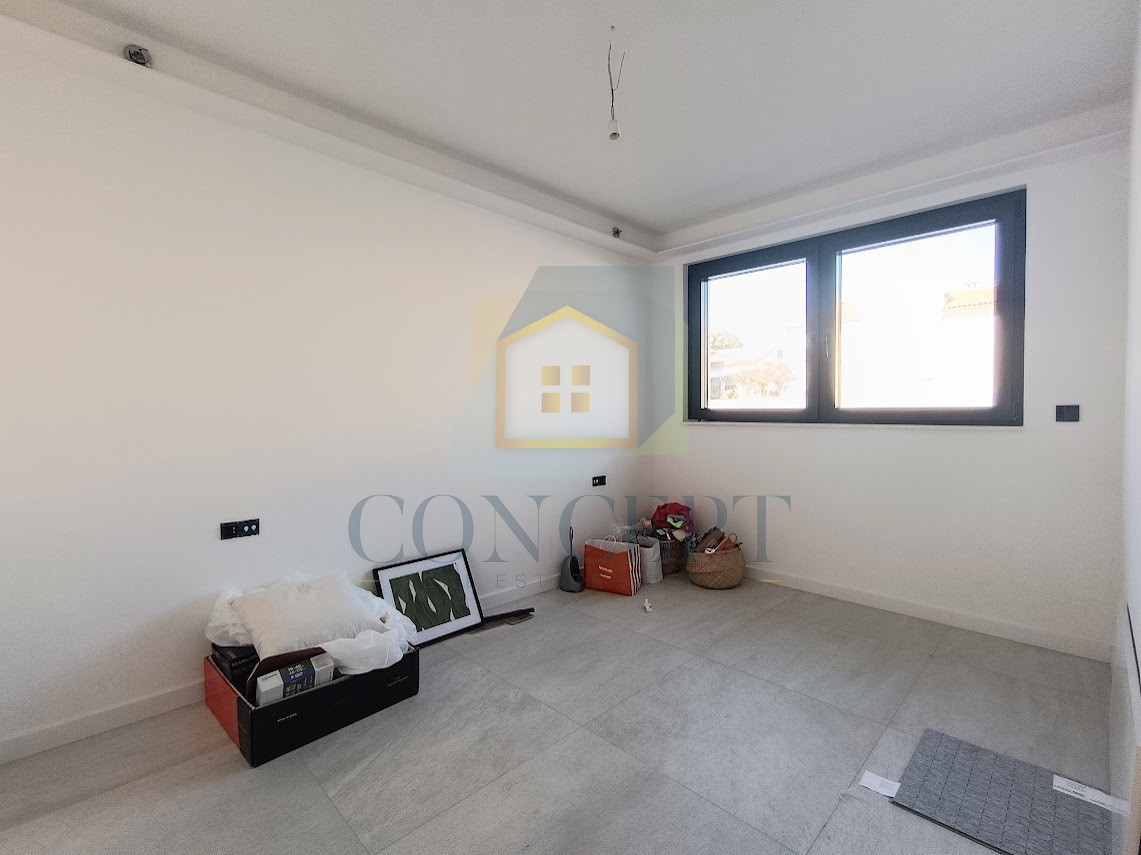 Poreč, centro, Appartamento al 2° piano di un nuovo edificio di lusso con garage, a 200 m dal mare