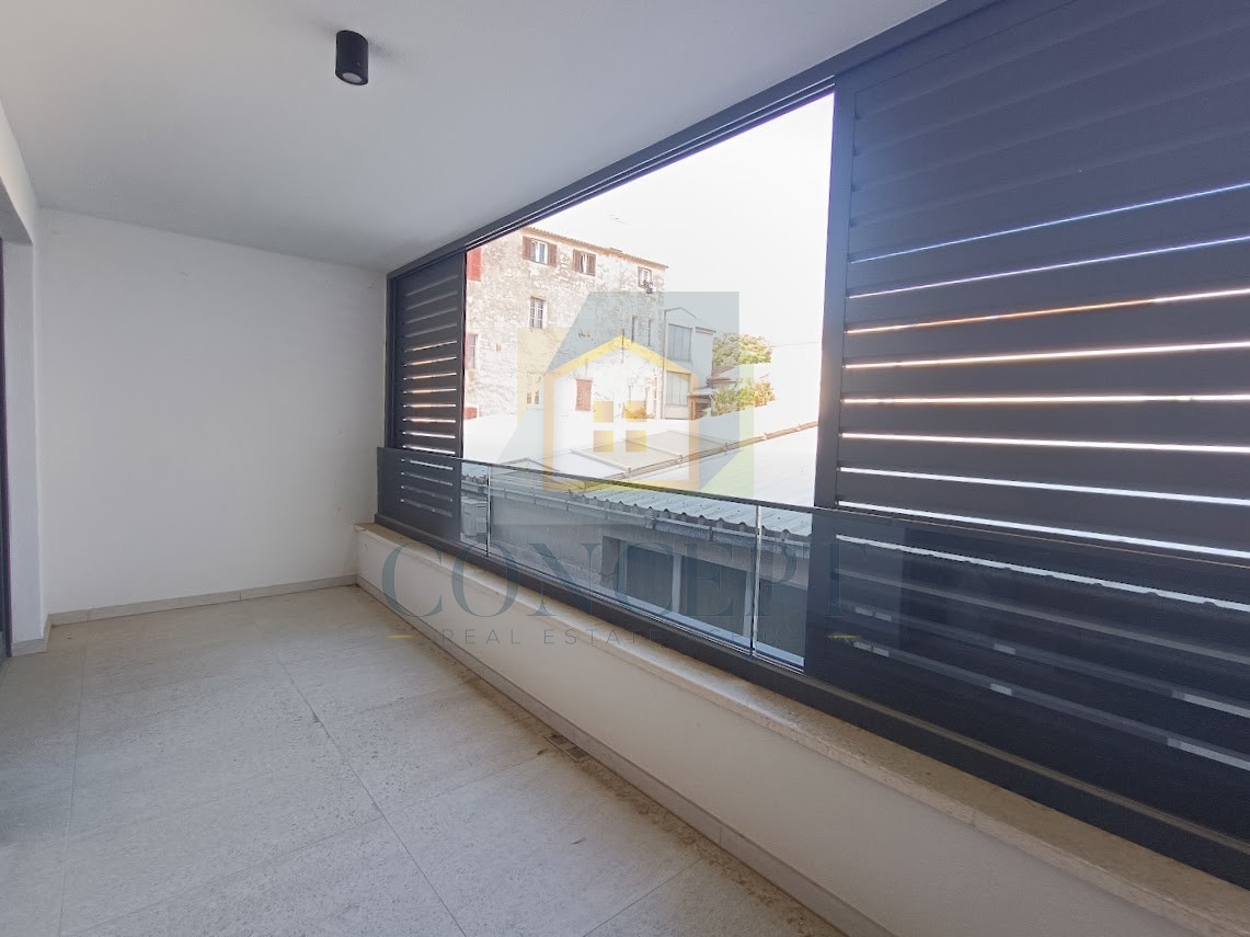 Poreč, centro, Appartamento al 2° piano di un nuovo edificio di lusso con garage, a 200 m dal mare