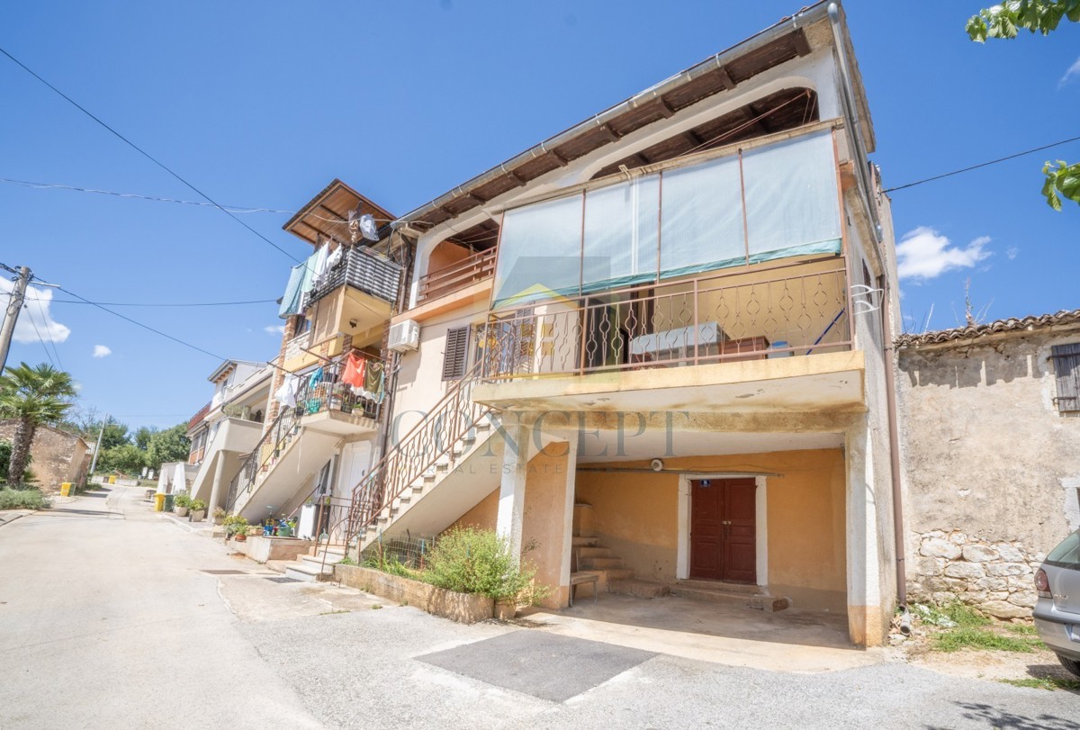 Poreč, dintorni, Casa a schiera e rudere con giardino da ristrutturare, 19 km dal mare