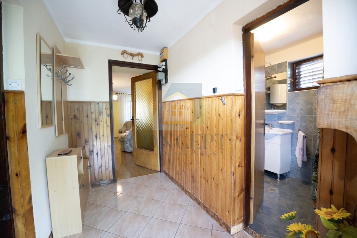 Poreč, dintorni, Casa a schiera e rudere con giardino da ristrutturare, 19 km dal mare