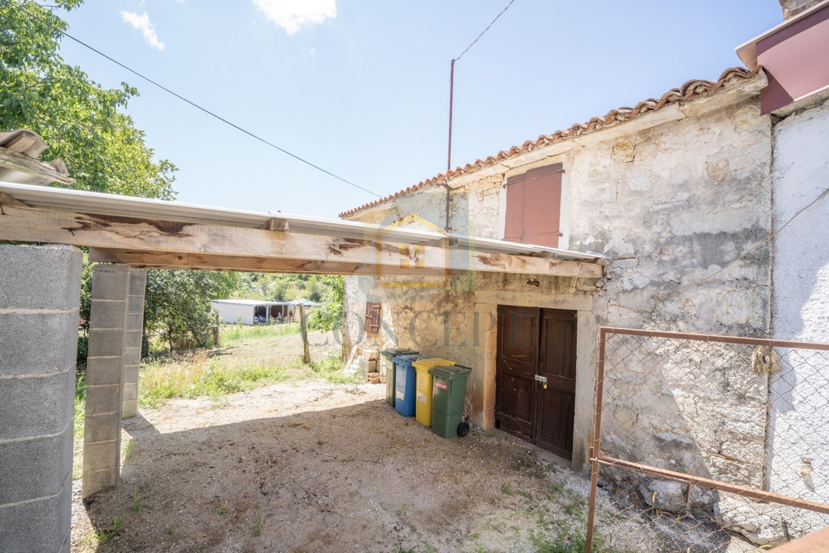 Poreč, dintorni, Casa a schiera e rudere con giardino da ristrutturare, 19 km dal mare
