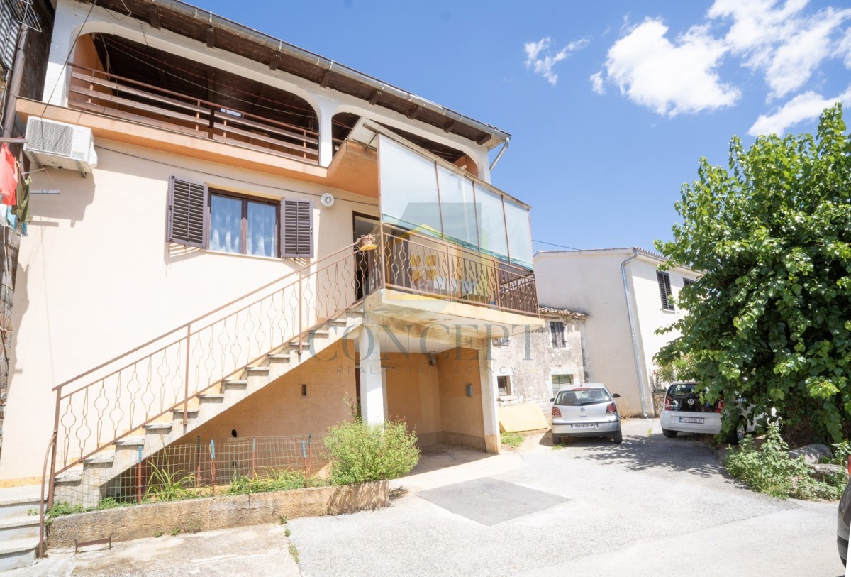 Poreč, dintorni, Casa a schiera e rudere con giardino da ristrutturare, 19 km dal mare