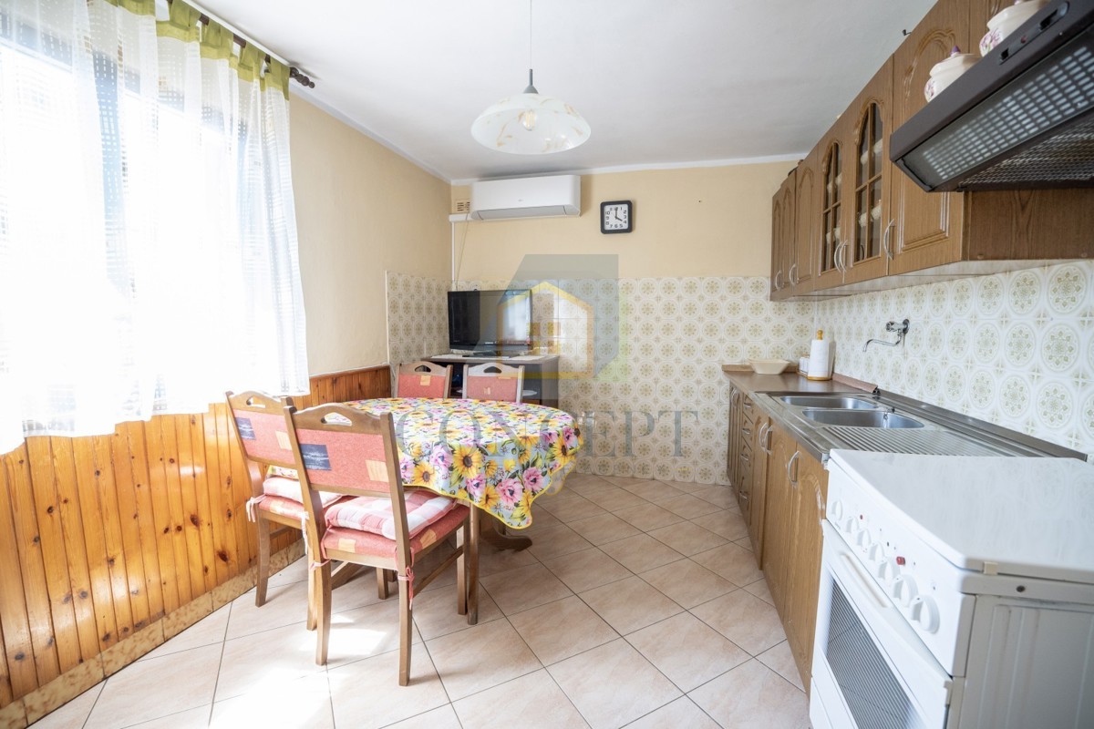 Poreč, dintorni, Casa a schiera e rudere con giardino da ristrutturare, 19 km dal mare