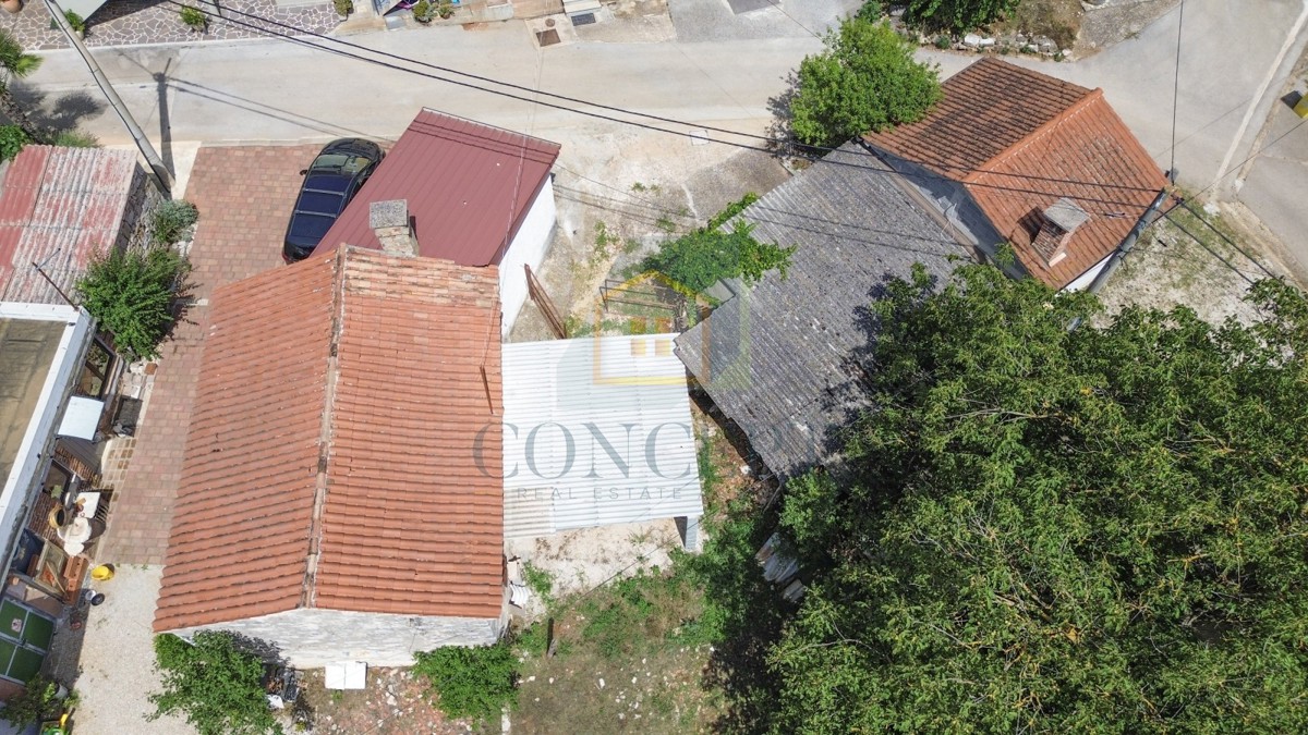 Poreč, dintorni, Casa a schiera e rudere con giardino da ristrutturare, 19 km dal mare