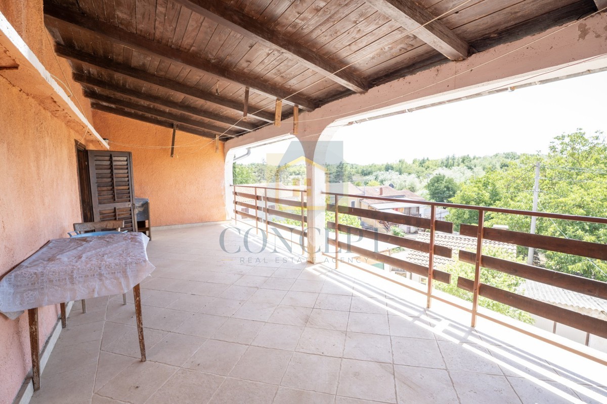 Poreč, dintorni, Casa a schiera e rudere con giardino da ristrutturare, 19 km dal mare