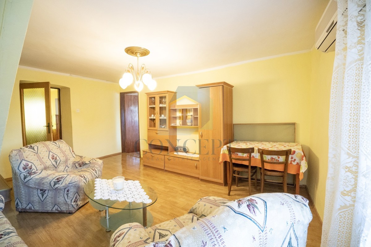 Poreč, dintorni, Casa a schiera e rudere con giardino da ristrutturare, 19 km dal mare