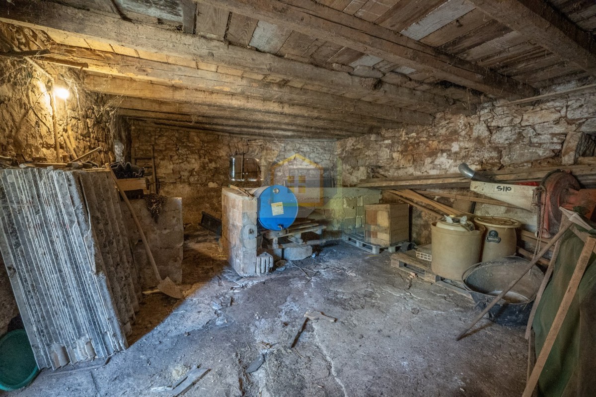 Poreč, dintorni, Casa a schiera e rudere con giardino da ristrutturare, 19 km dal mare