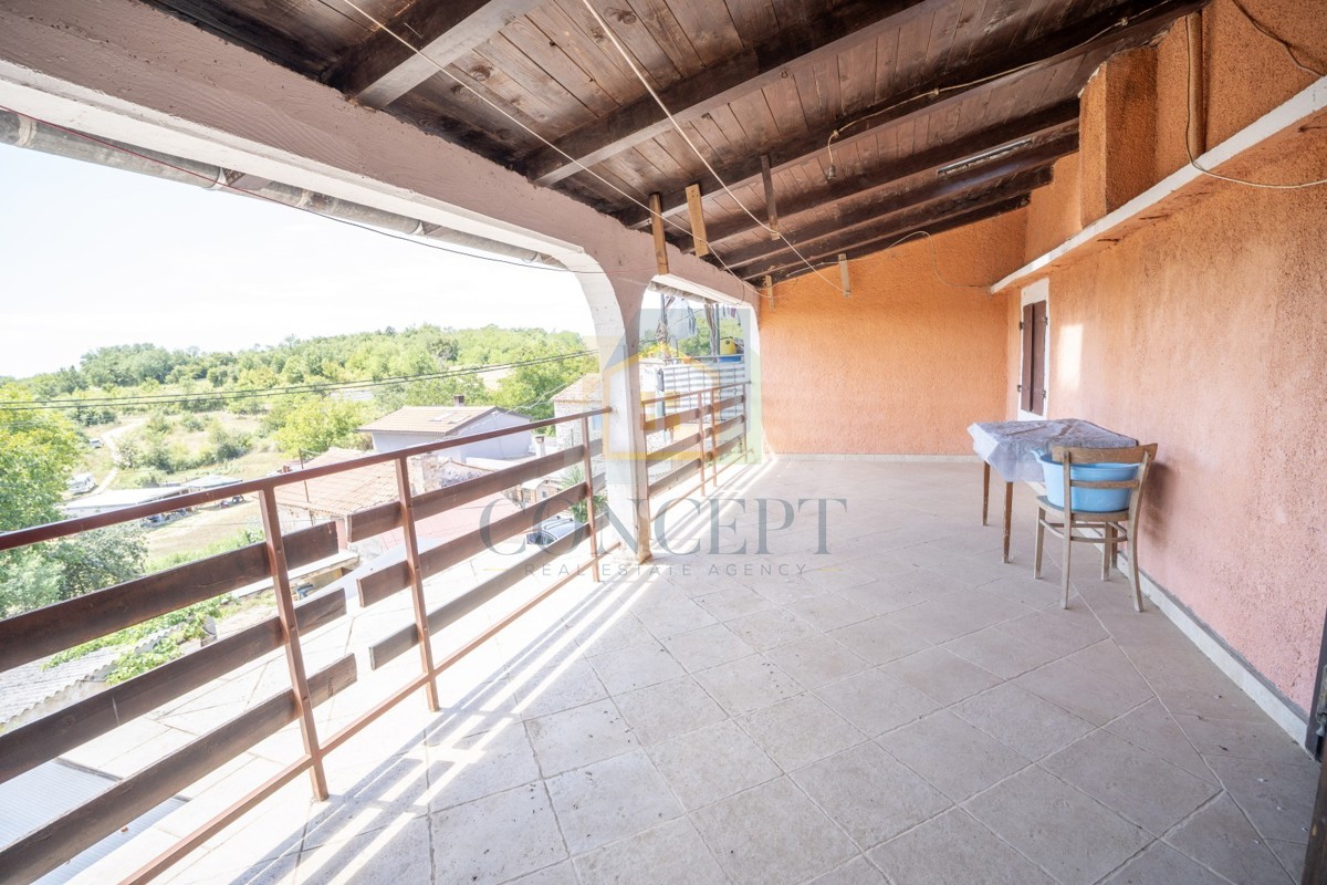 Poreč, dintorni, Casa a schiera e rudere con giardino da ristrutturare, 19 km dal mare