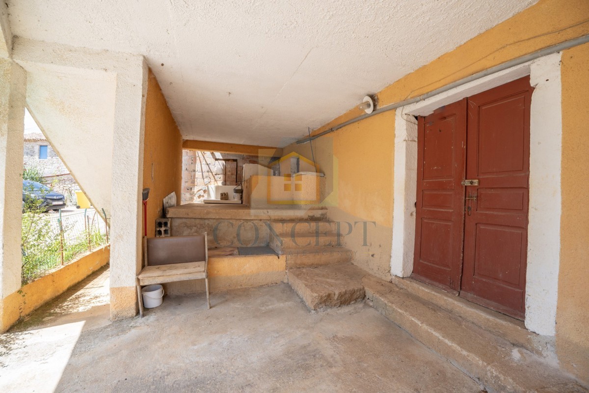 Poreč, dintorni, Casa a schiera e rudere con giardino da ristrutturare, 19 km dal mare