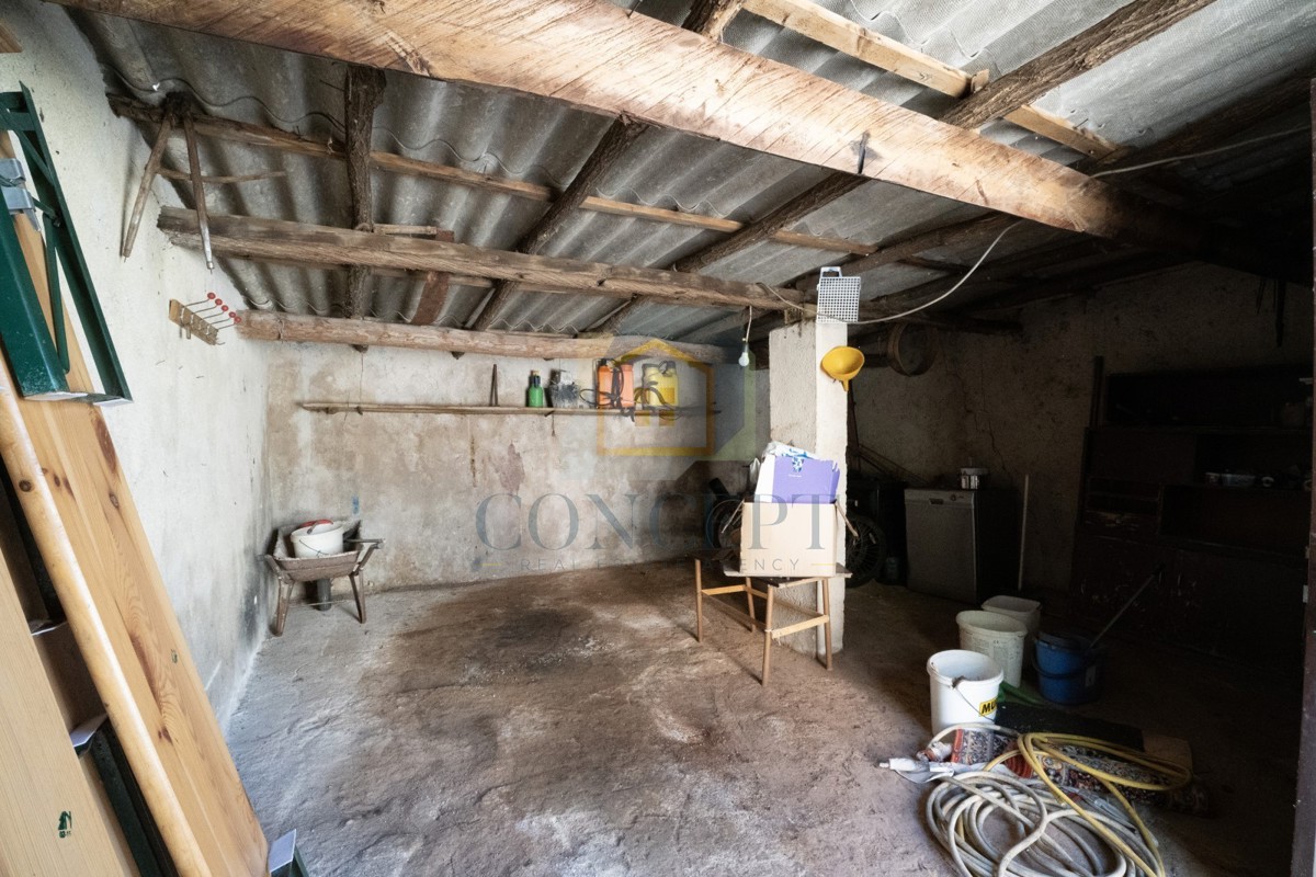 Poreč, dintorni, Casa a schiera e rudere con giardino da ristrutturare, 19 km dal mare