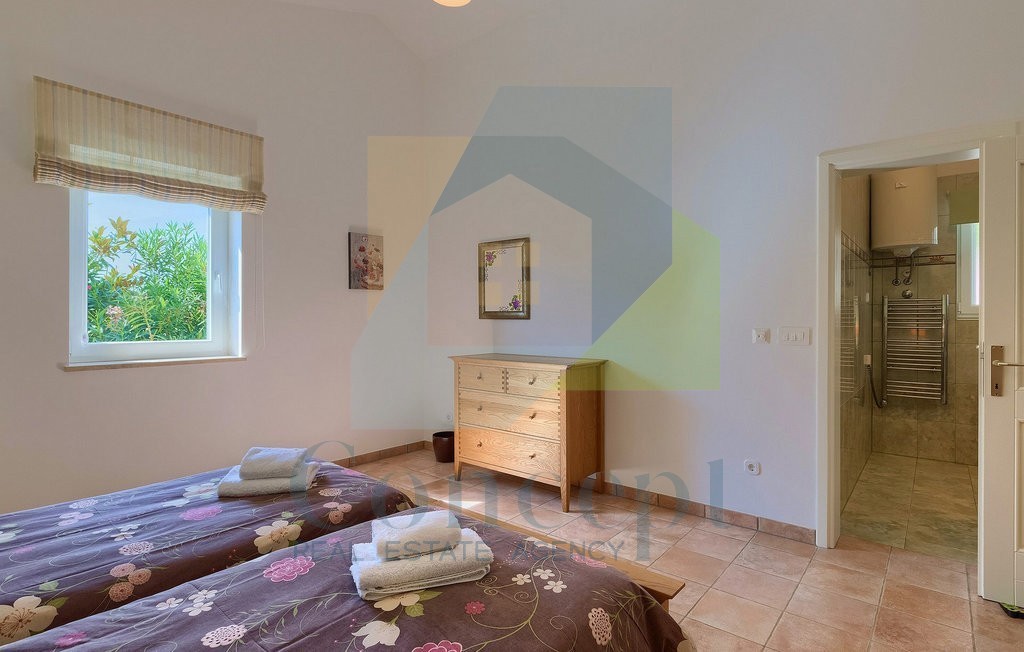 Poreč, dintorni, Lussuosa villa con piscina e splendido giardino a 5 km dal mare