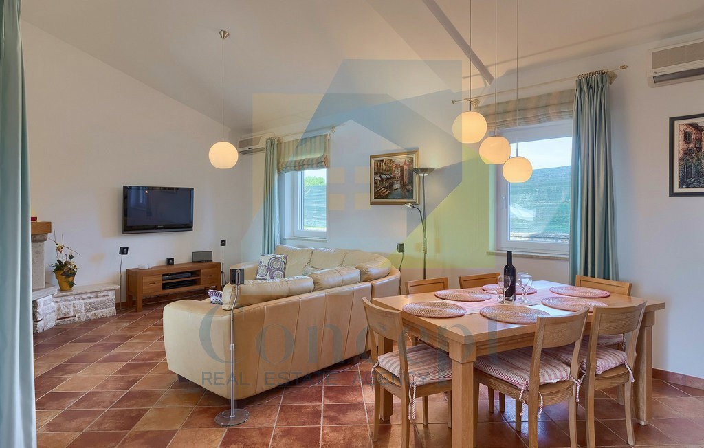 Poreč, dintorni, Lussuosa villa con piscina e splendido giardino a 5 km dal mare