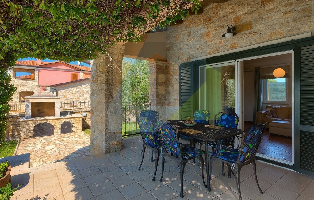 Poreč, dintorni, Lussuosa villa con piscina e splendido giardino a 5 km dal mare