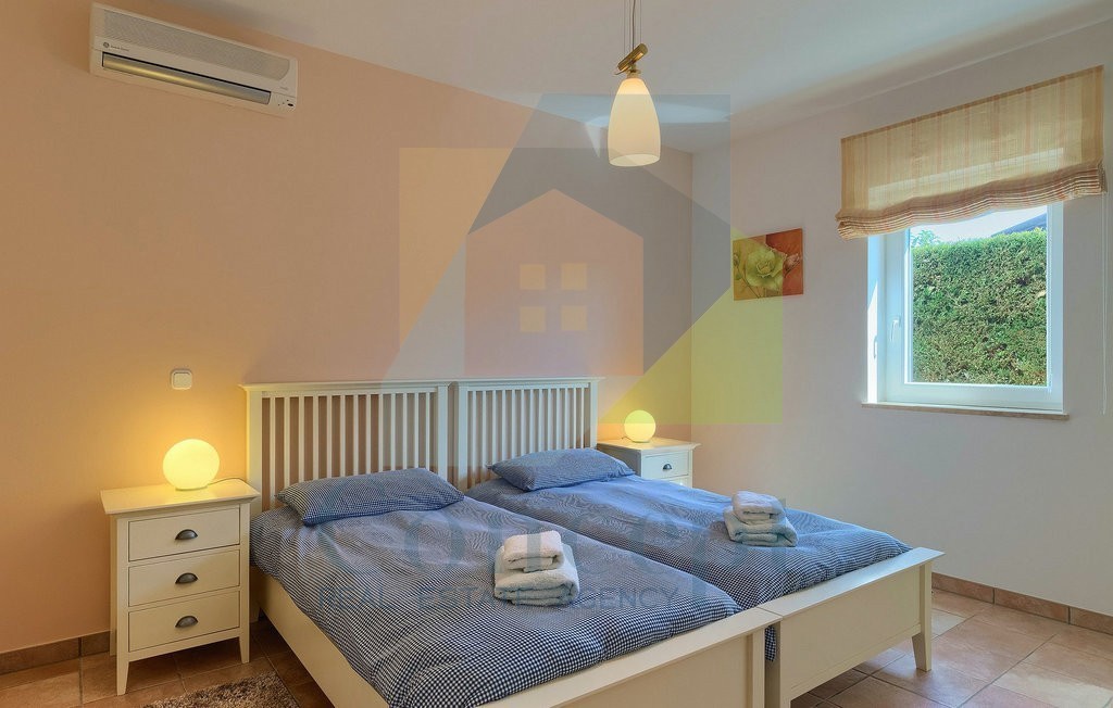 Poreč, dintorni, Lussuosa villa con piscina e splendido giardino a 5 km dal mare