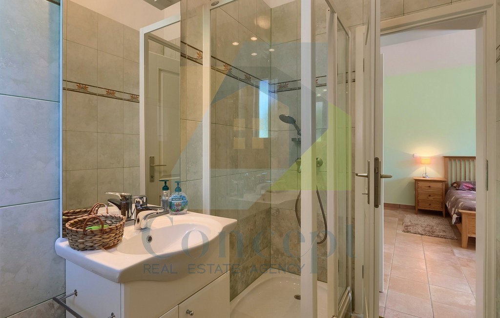 Poreč, dintorni, Lussuosa villa con piscina e splendido giardino a 5 km dal mare