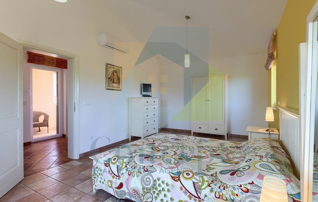 Poreč, dintorni, Lussuosa villa con piscina e splendido giardino a 5 km dal mare